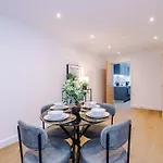 Sleek 2 Bed Free Parking And Terrace
