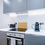 Sleek 2 Bed Free Parking And Terrace *