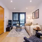 Apartment Sleek 2 Bed Free Parking And Terrace Leeds (West Yorkshire)