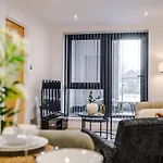 Apartment Sleek 2 Bed Free Parking And Terrace Leeds (West Yorkshire)