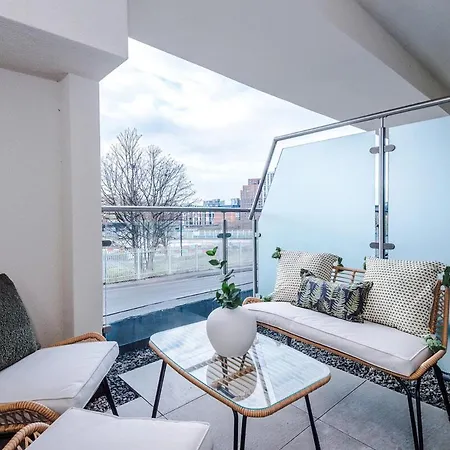 Sleek 2 Bed Free Parking And Terrace Apartamento