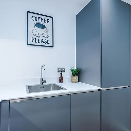 Sleek 2 Bed Free Parking And Terrace Apartmán Leeds (West Yorkshire)