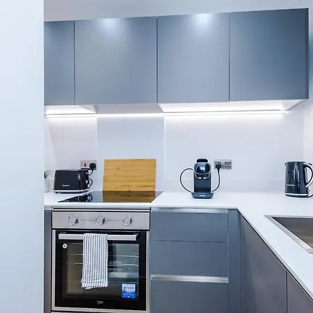 Sleek 2 Bed Free Parking And Terrace * Leeds (West Yorkshire)