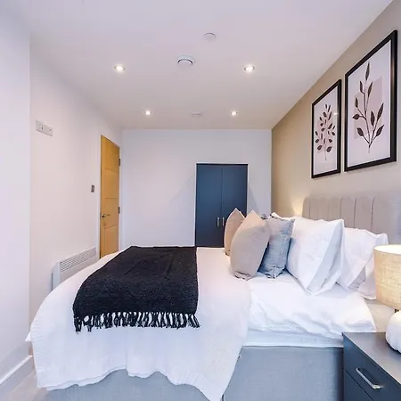 Sleek 2 Bed Free Parking And Terrace