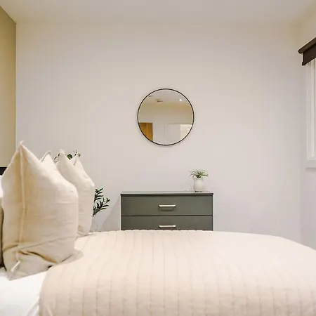 Sleek 2 Bed Free Parking And Terrace Apartmán Leeds (West Yorkshire)