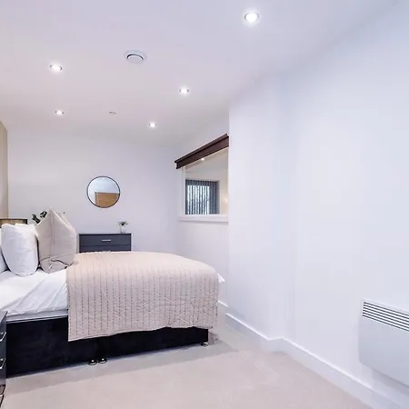 Apartamento Sleek 2 Bed Free Parking And Terrace