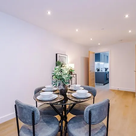 Sleek 2 Bed Free Parking And Terrace