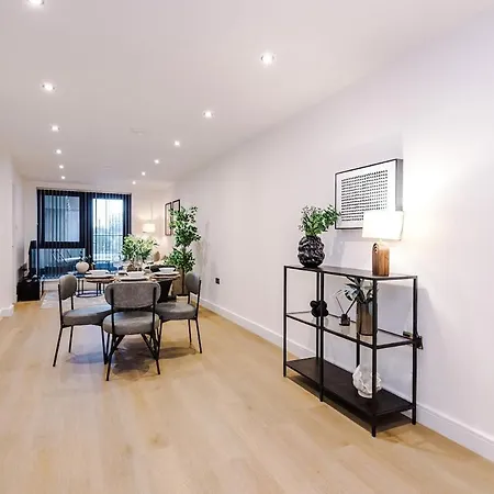 Apartamento Sleek 2 Bed Free Parking And Terrace