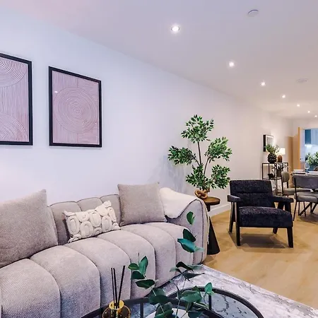 Sleek 2 Bed Free Parking And Terrace Apartmán *