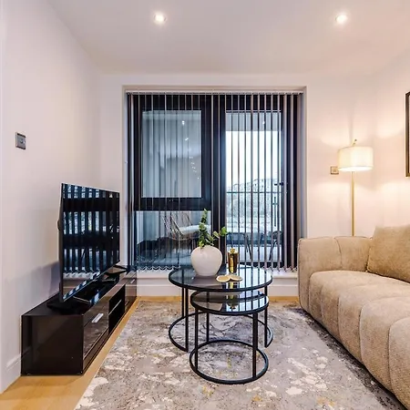 Sleek 2 Bed Free Parking And Terrace Apartmán *