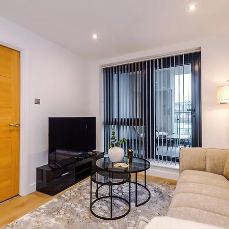 Sleek 2 Bed Free Parking And Terrace Apartmán Leeds (West Yorkshire)