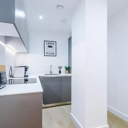 Apartamento Sleek 2 Bed Free Parking And Terrace