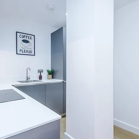 Sleek 2 Bed Free Parking And Terrace * Leeds (West Yorkshire)