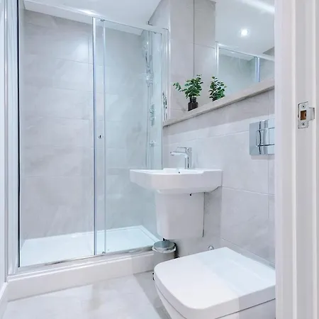 Apartamento Sleek 2 Bed Free Parking And Terrace