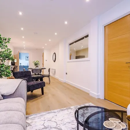 Sleek 2 Bed Free Parking And Terrace Apartamento