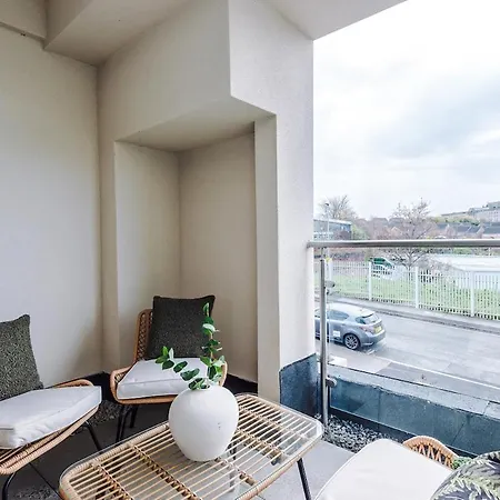 Sleek 2 Bed Free Parking And Terrace Leeds (West Yorkshire)