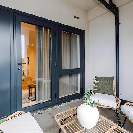 Sleek 2 Bed Free Parking And Terrace Apartmán *