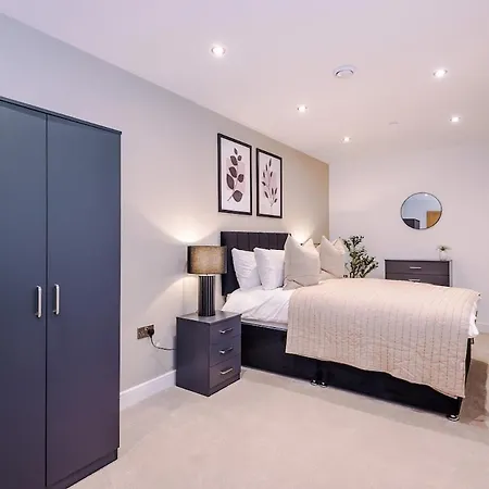 Sleek 2 Bed Free Parking And Terrace Apartamento