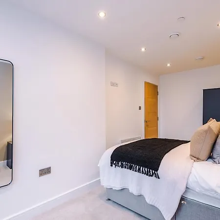 Sleek 2 Bed Free Parking And Terrace Apartamento