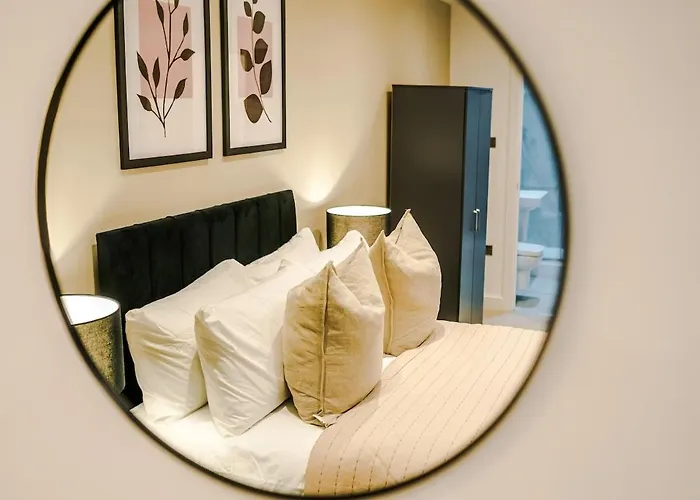 Sleek 2 Bed Free Parking And Terrace Апартаменти *