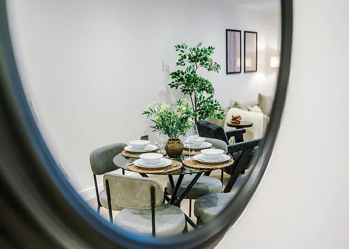 Sleek 2 Bed Free Parking And Terrace Апартаменти Лідс