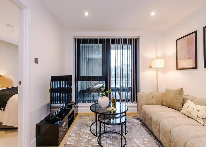 Sleek 2 Bed Free Parking And Terrace *