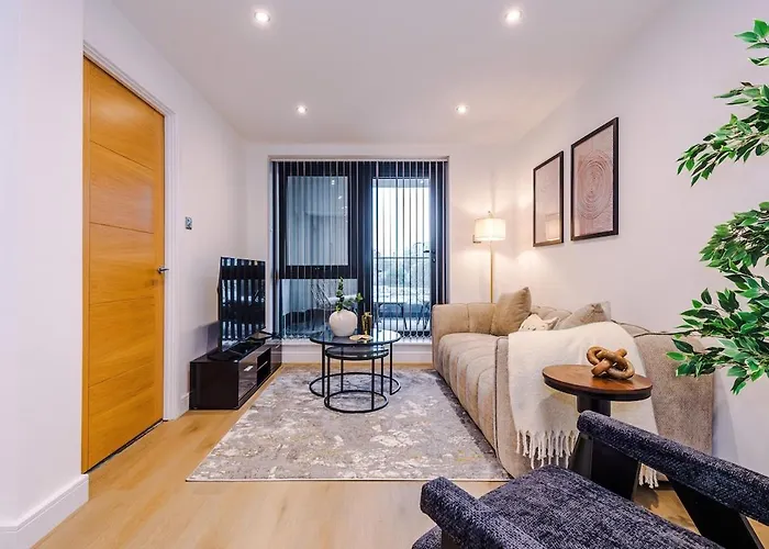 Апартаменти Sleek 2 Bed Free Parking And Terrace Лідс