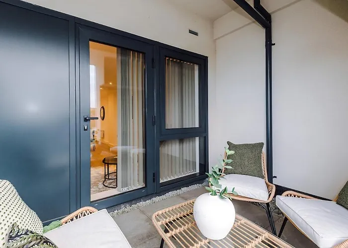 Sleek 2 Bed Free Parking And Terrace Апартаменти *