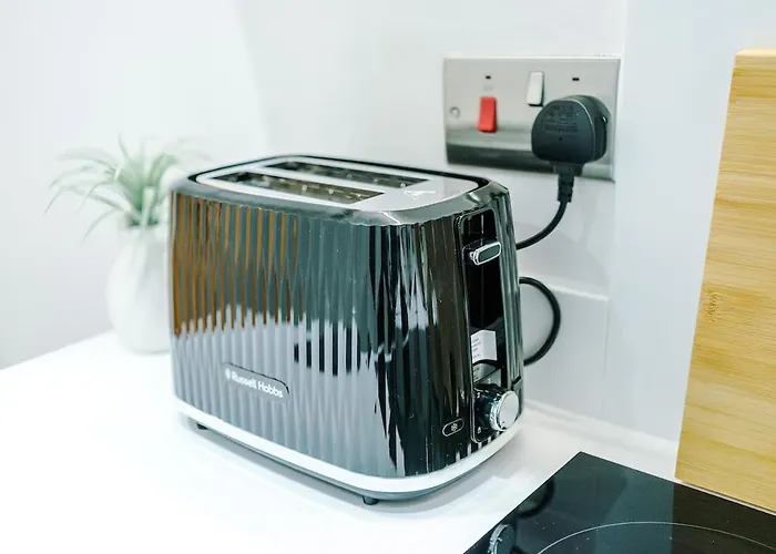 Апартаменти Sleek 2 Bed Free Parking And Terrace Лідс