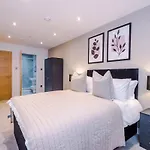 Sleek 2 Bed Free Parking And Terrace לידס