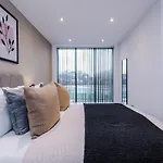 Sleek 2 Bed Free Parking And Terrace * לידס