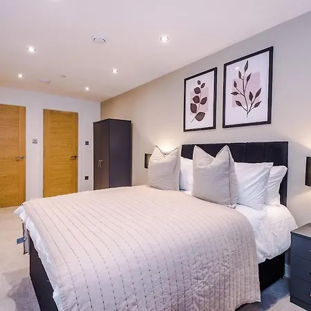 Sleek 2 Bed Free Parking And Terrace