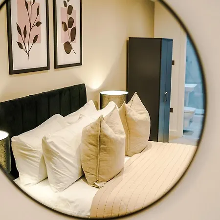 Sleek 2 Bed Free Parking And Terrace Lägenhet *