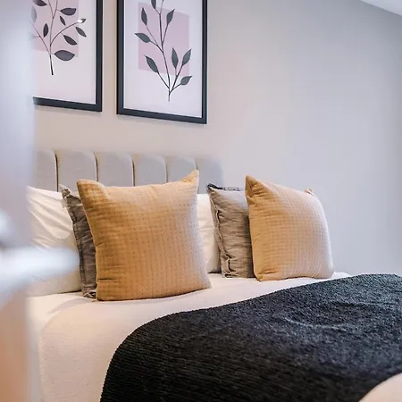 Sleek 2 Bed Free Parking And Terrace לידס