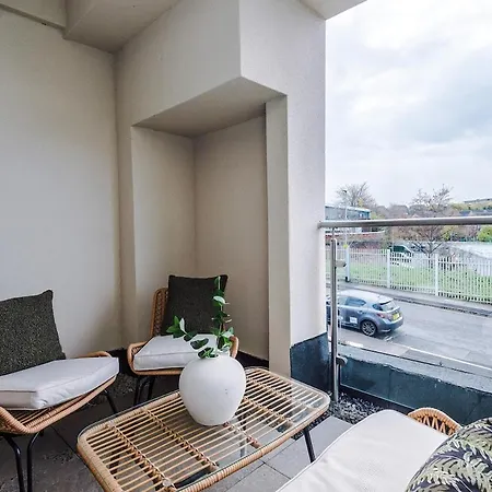 Lägenhet Sleek 2 Bed Free Parking And Terrace