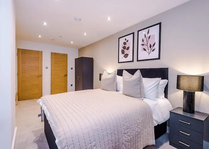 Sleek 2 Bed Free Parking And Terrace