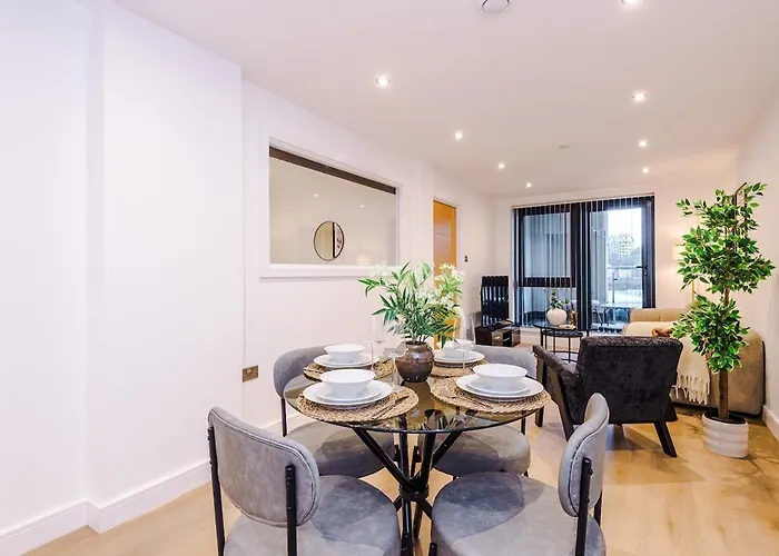 Sleek 2 Bed Free Parking And Terrace Leeds (West Yorkshire)