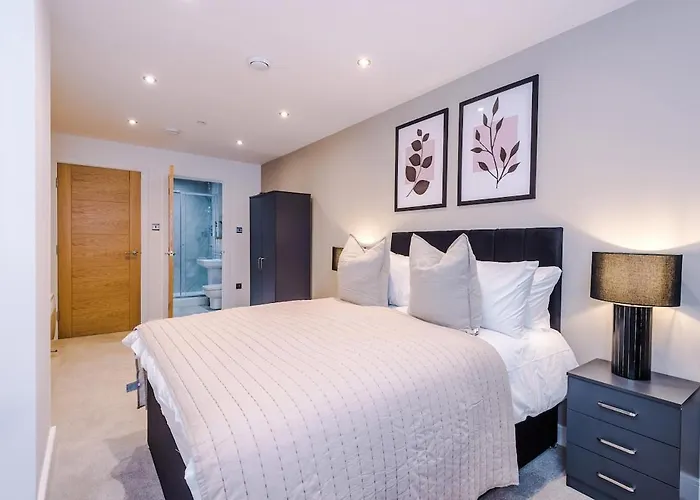 Sleek 2 Bed Free Parking And Terrace Leeds (West Yorkshire)