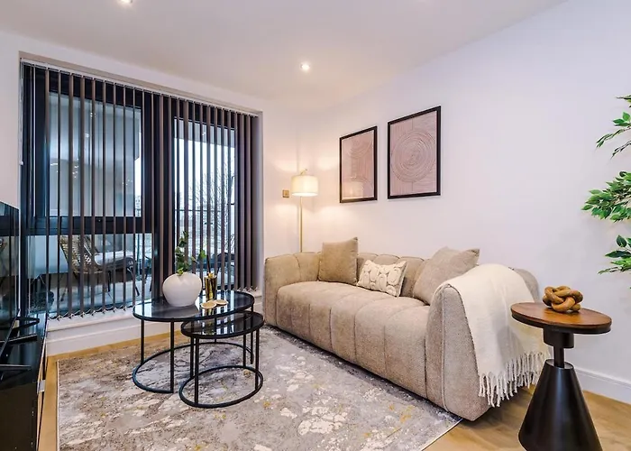 Sleek 2 Bed Free Parking And Terrace Leeds (West Yorkshire)