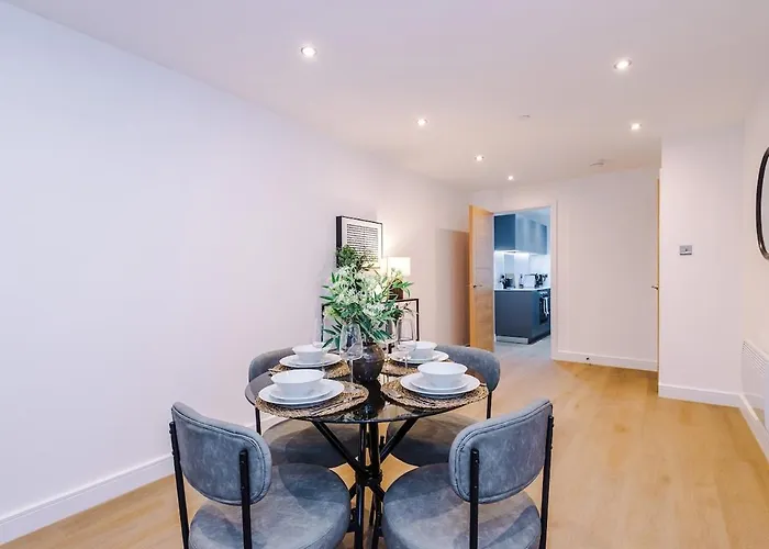 Sleek 2 Bed Free Parking And Terrace