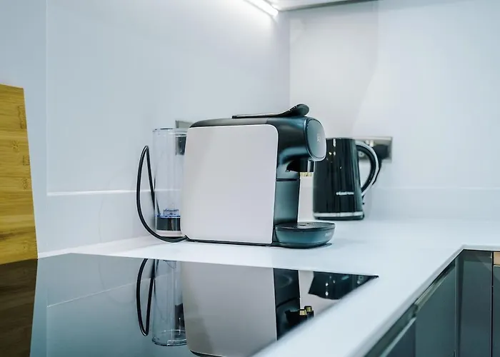 Sleek 2 Bed Free Parking And Terrace Apartment